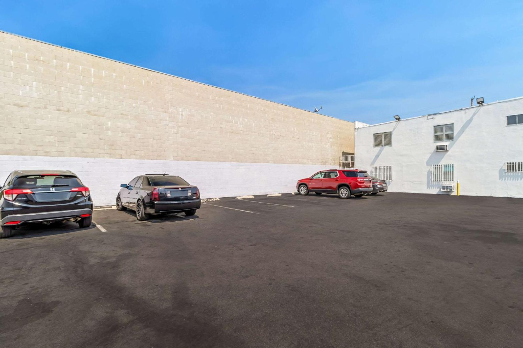 Rodeway Inn & Suites North Hollywood Burbank Airport - Universal Area Los Angeles Exterior photo